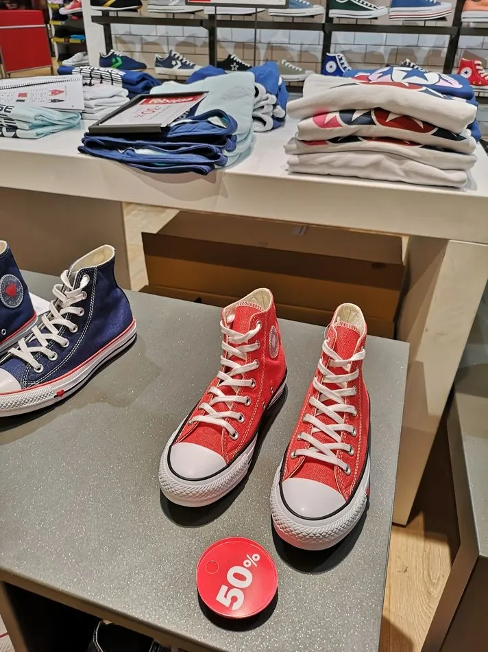 Foto 6 - Los salmantinos responden al primer d&iacute;a de rebajas de El Corte Ingl&eacute;s