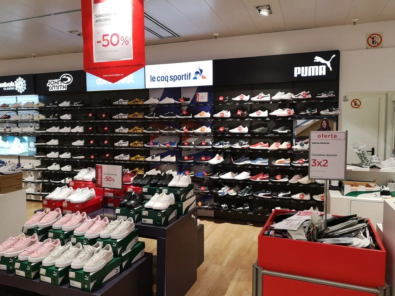 Foto 5 - Los salmantinos responden al primer d&iacute;a de rebajas de El Corte Ingl&eacute;s