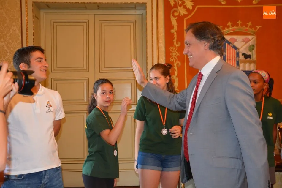 Foto 10 - El alcalde felicita a las selecciones masculina y femenina de baloncesto&nbsp;por sus medallas&nbsp;  