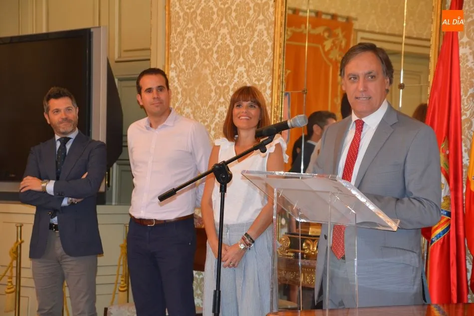 Foto 7 - El alcalde felicita a las selecciones masculina y femenina de baloncesto&nbsp;por sus medallas&nbsp;  