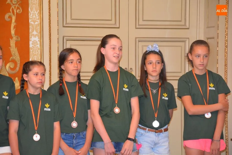 Foto 4 - El alcalde felicita a las selecciones masculina y femenina de baloncesto&nbsp;por sus medallas&nbsp;  