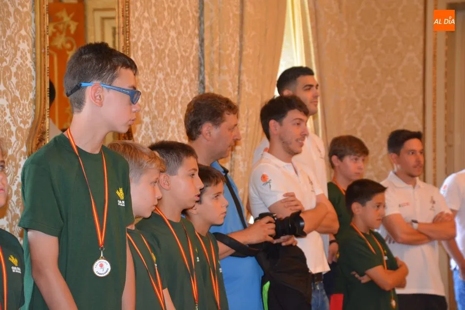 Foto 2 - El alcalde felicita a las selecciones masculina y femenina de baloncesto&nbsp;por sus medallas&nbsp;  