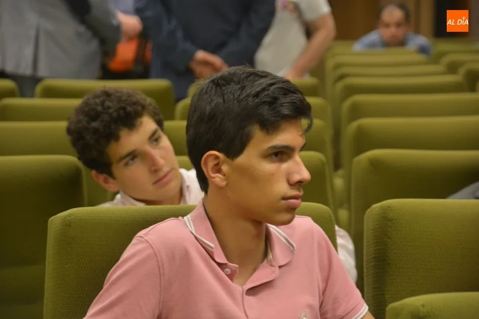 Foto 3 - Paco Ca&ntilde;amero ofrece una amena charla a los alumnos de la Escuela de Tauromaquia