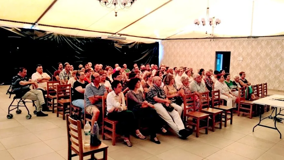 Público asistente a la proyección del documental en la Posada El Cuartón de Inés Luna