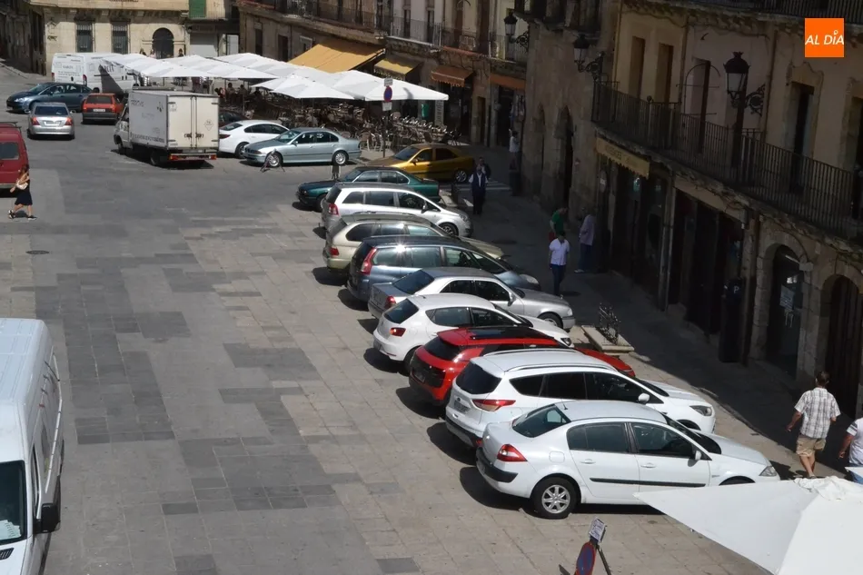 Foto 3 - Ahora s&iacute; que s&iacute;: los coches se despiden de la Plaza Mayor hasta septiembre  