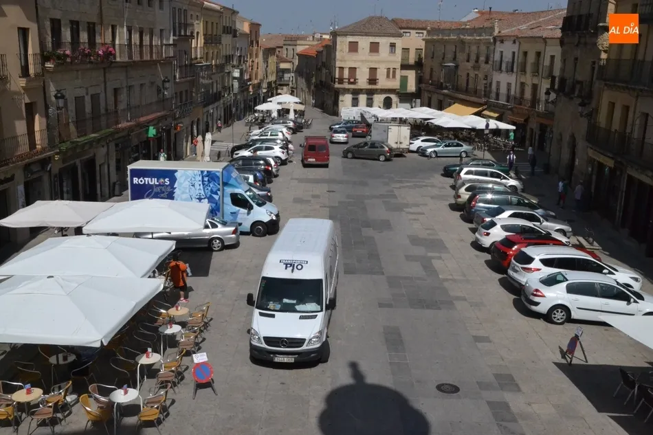 Foto 2 - Ahora s&iacute; que s&iacute;: los coches se despiden de la Plaza Mayor hasta septiembre  