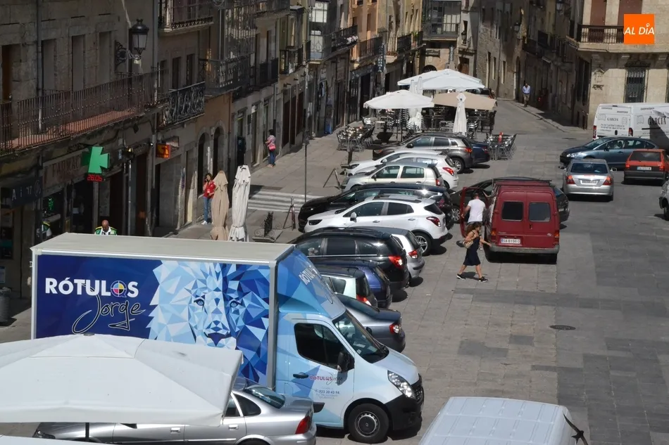 Foto 4 - Ahora s&iacute; que s&iacute;: los coches se despiden de la Plaza Mayor hasta septiembre  