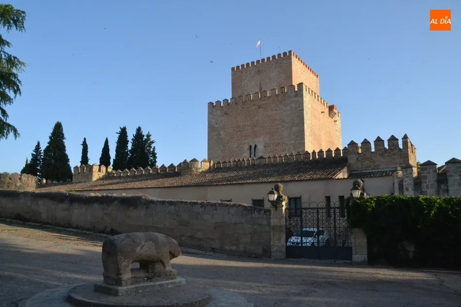 Foto 4 - Los Tercios izan la bandera de la Cruz de Borgo&ntilde;a en lo alto del Parador  