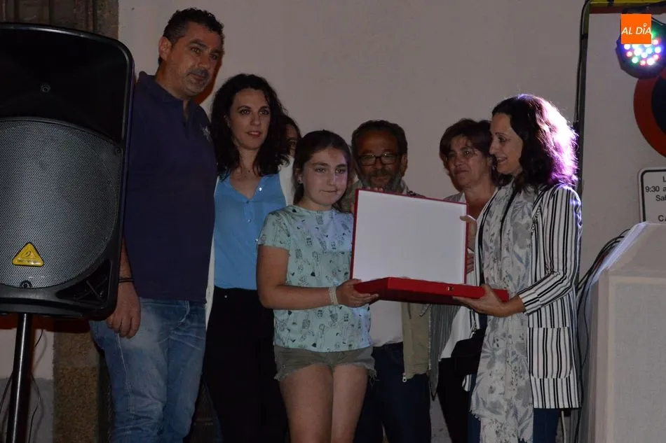Foto 4 - Sentido homenaje a Proye Benito de sus vecinos en la Noche de San Juan