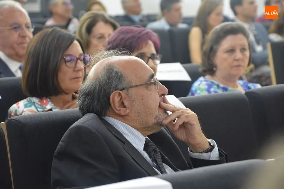 Foto 9 - Acto de homenaje y entrega de distinciones en el Colegio de M&eacute;dicos