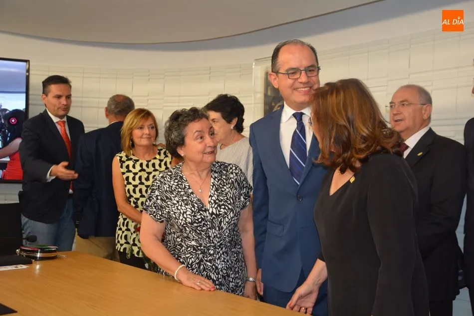 Foto 6 - Acto de homenaje y entrega de distinciones en el Colegio de M&eacute;dicos