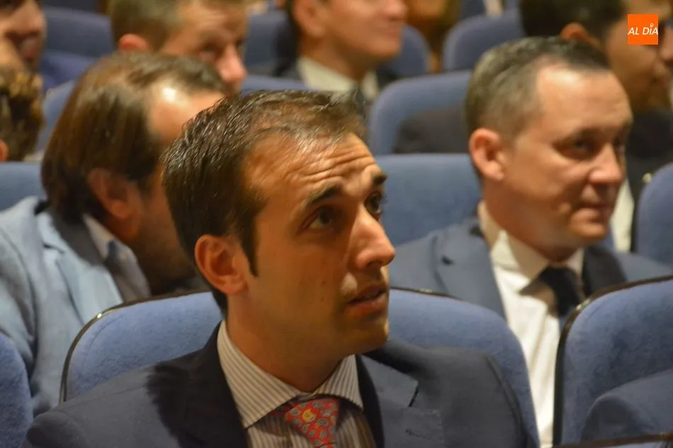 114 alumnos se graduan en el IME Business School