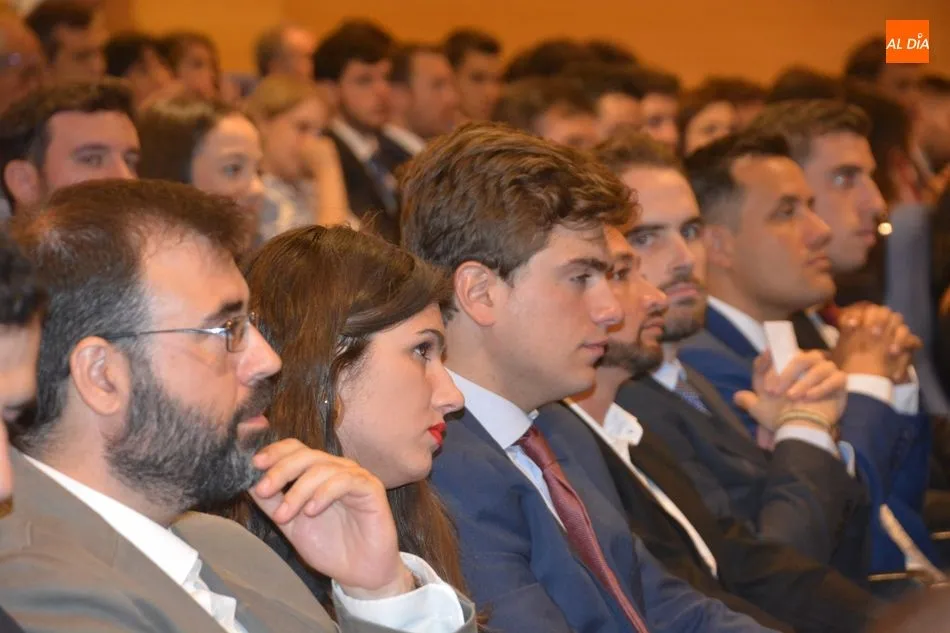 Foto 7 - 114 alumnos se graduan en el IME Business School