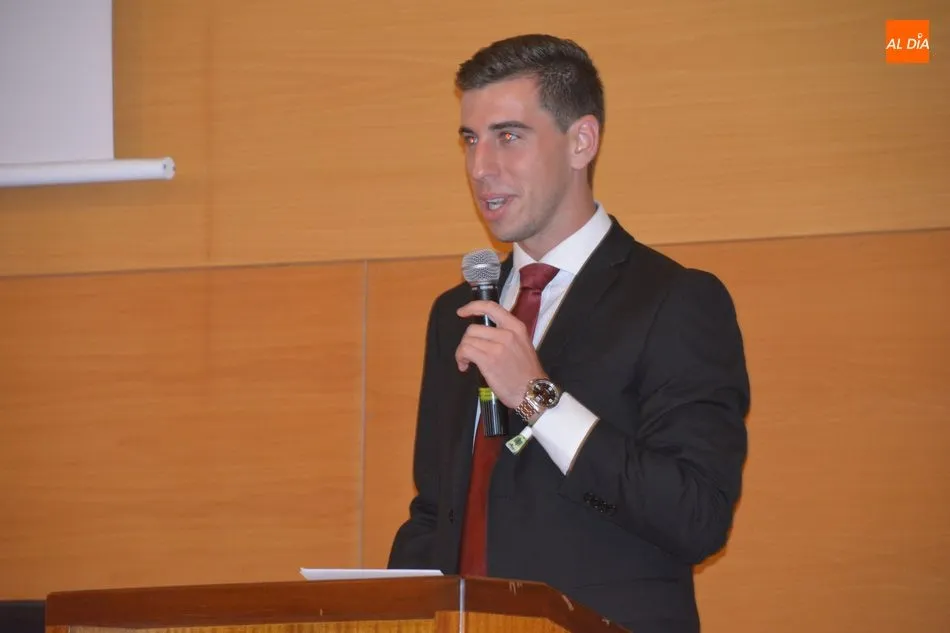Foto 6 - 114 alumnos se graduan en el IME Business School