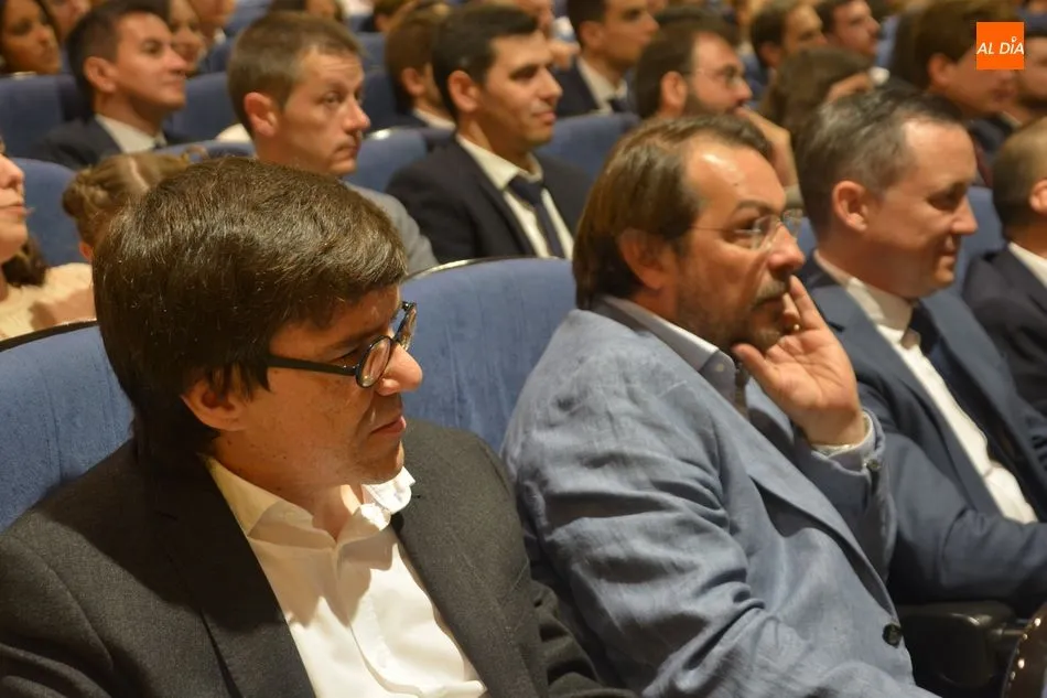 Foto 3 - 114 alumnos se graduan en el IME Business School