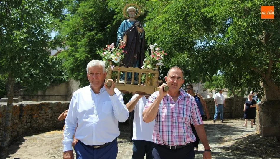 La Corporación municipal ejercía de mayordomos con su alcalde, Teófilo Vicente, al frente / MARIBEL SÁNCHEZ