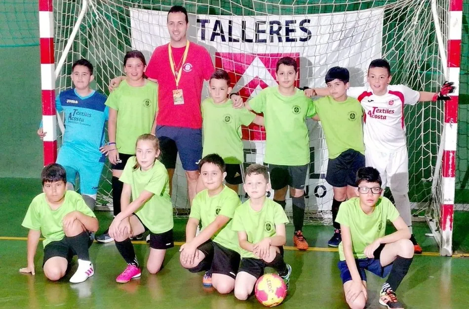 Foto 2 - El III Benjam&iacute;n A se mete en las semis de la IV International Futsal Cup Valle de Laciana  