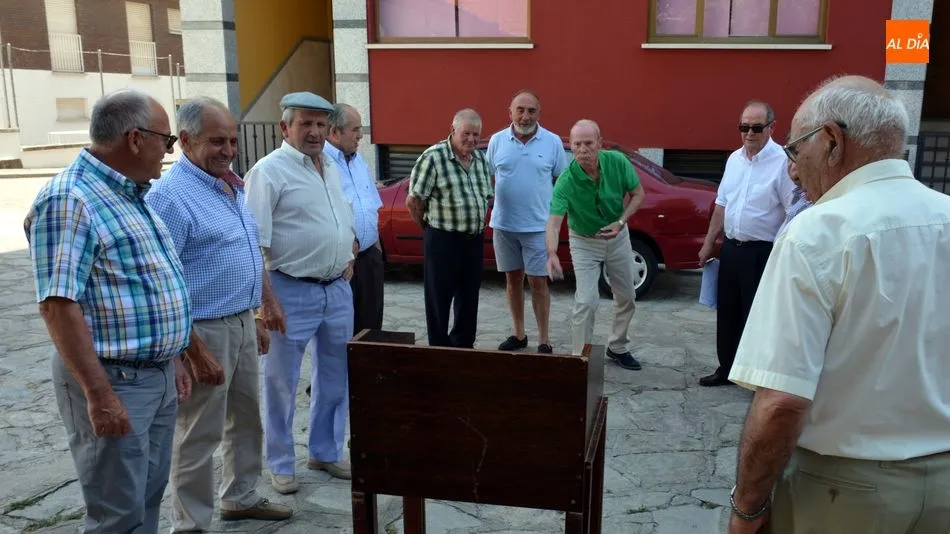 Foto 3 - Los Mayores de Lumbrales disfrutan de una animada jornada festiva en el d&iacute;a de San Pedro