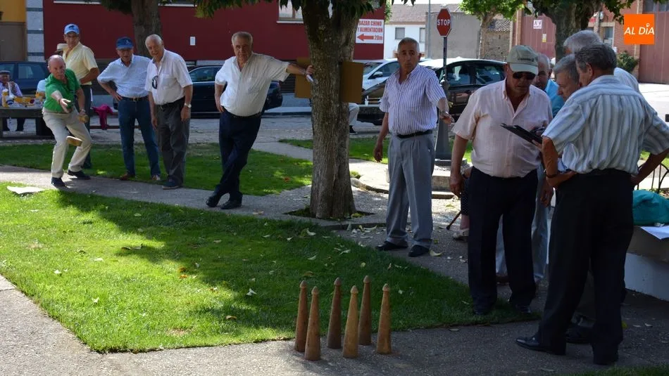 Foto 10 - Los Mayores de Lumbrales disfrutan de una animada jornada festiva en el d&iacute;a de San Pedro