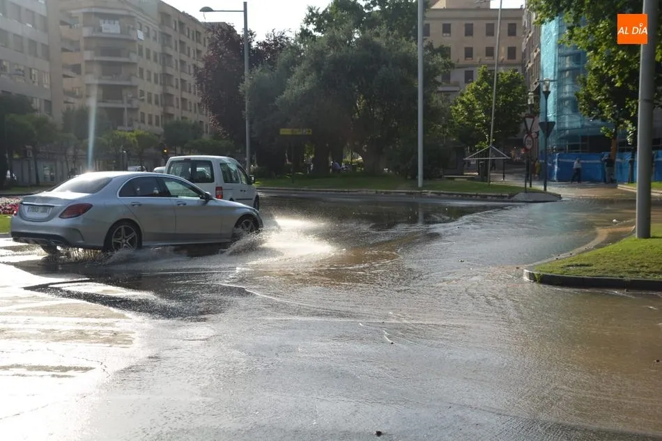 Foto 6 - Gran revent&oacute;n de agua desde Mar&iacute;a Auxiliadora hasta la Gran V&iacute;a