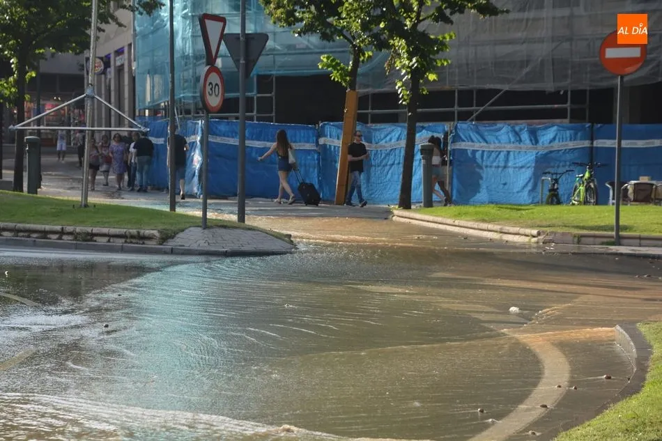 Foto 4 - Gran revent&oacute;n de agua desde Mar&iacute;a Auxiliadora hasta la Gran V&iacute;a