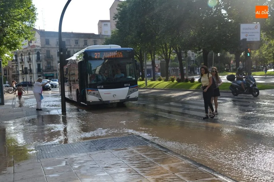 Foto 3 - Gran revent&oacute;n de agua desde Mar&iacute;a Auxiliadora hasta la Gran V&iacute;a