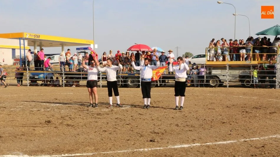 Foto 4 - Bonito festejo taurino en Villar de Peralonso y para todos los gustos  