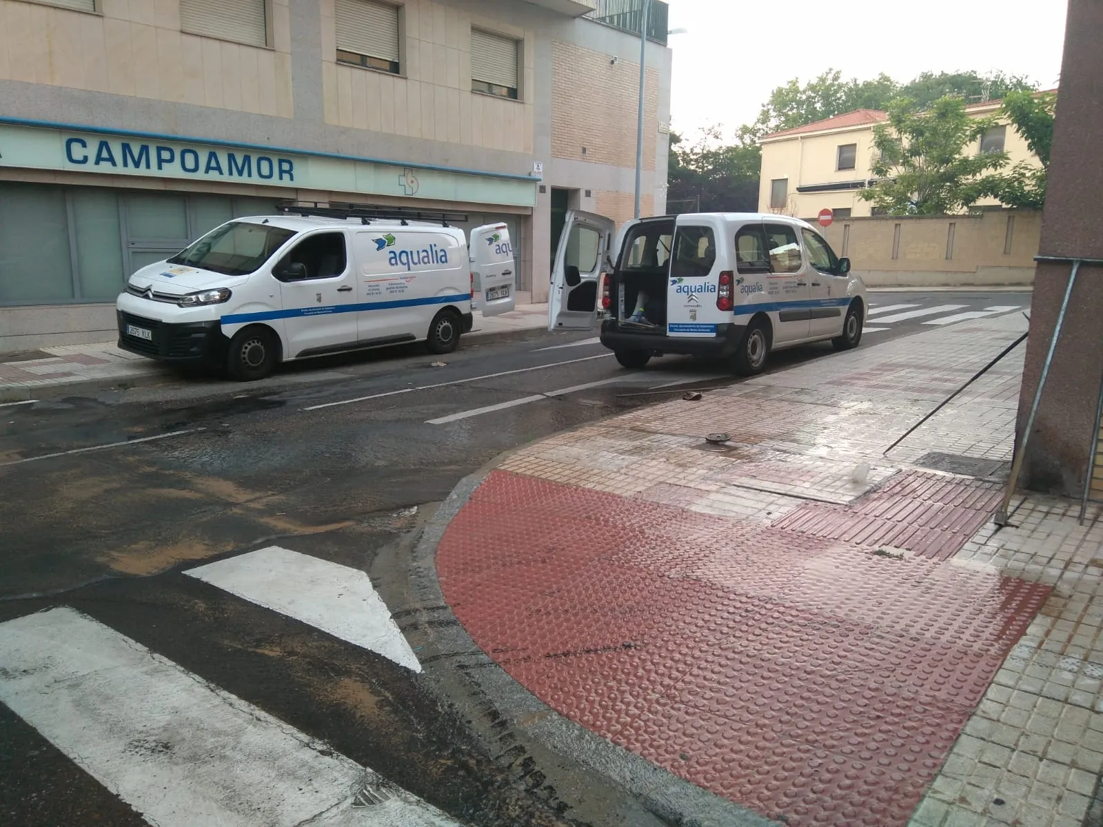 Foto 10 - Gran revent&oacute;n de agua desde Mar&iacute;a Auxiliadora hasta la Gran V&iacute;a