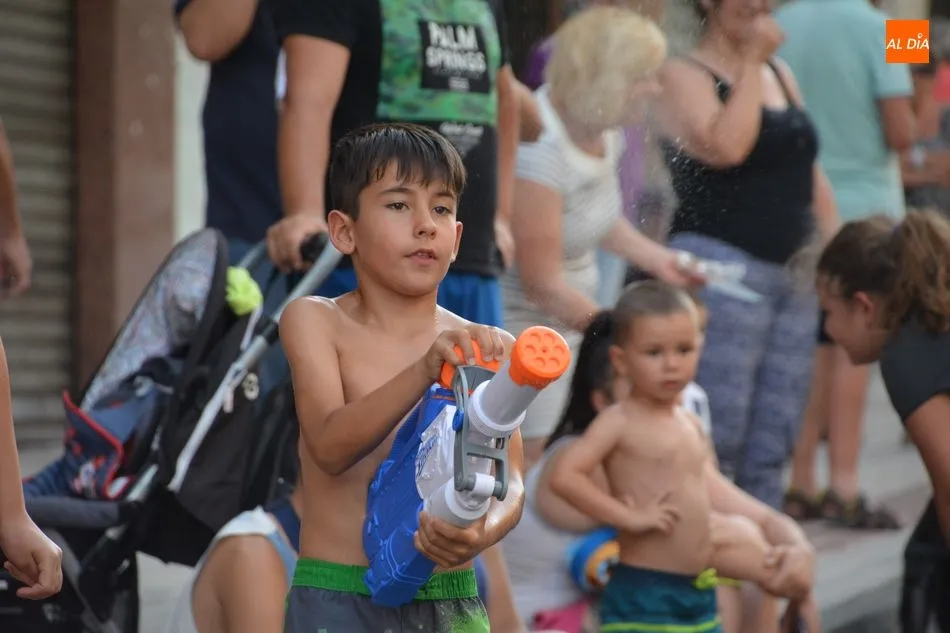 Foto 6 - Pizarrales se llena de diversi&oacute;n con la fiesta de la espuma
