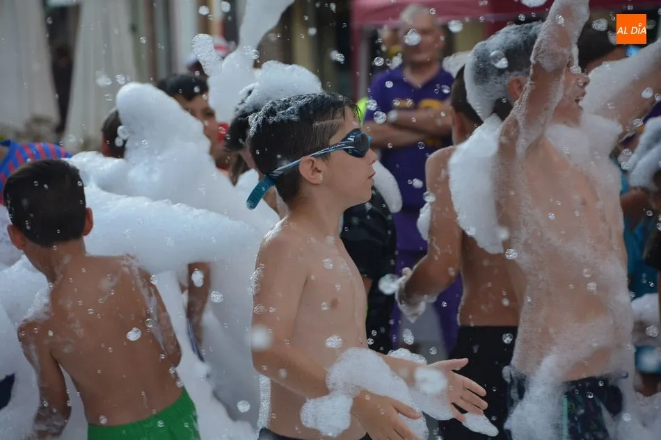 Foto 5 - Pizarrales se llena de diversi&oacute;n con la fiesta de la espuma