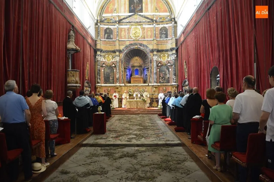 Foto 4 - La Junta de Capilla de la USAL celebra la Fiesta Sacramental conforme al rito tradicional