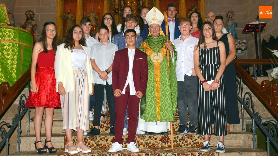 Foto 3 - J&oacute;venes del Abadengo reciben la Confirmaci&oacute;n en la iglesia parroquial de Lumbrales