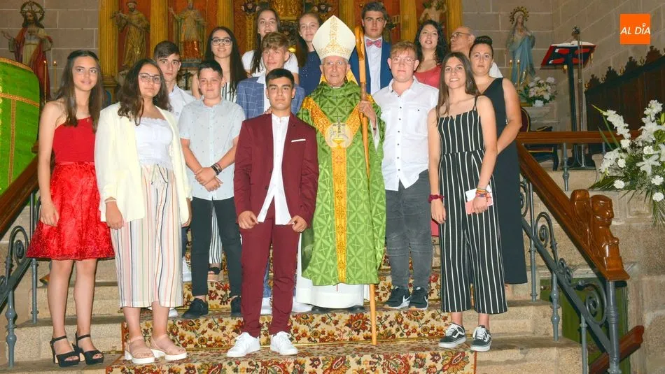 Foto 2 - J&oacute;venes del Abadengo reciben la Confirmaci&oacute;n en la iglesia parroquial de Lumbrales