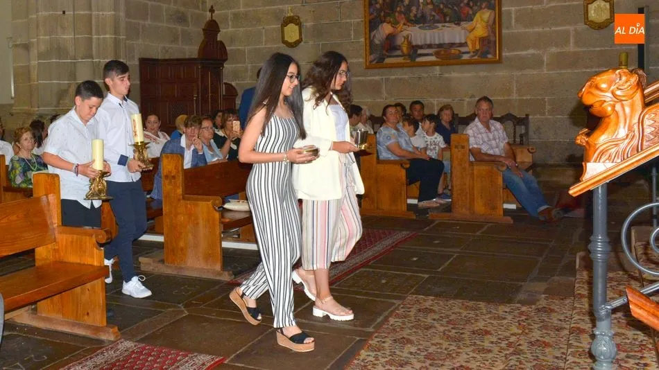 Foto 8 - J&oacute;venes del Abadengo reciben la Confirmaci&oacute;n en la iglesia parroquial de Lumbrales