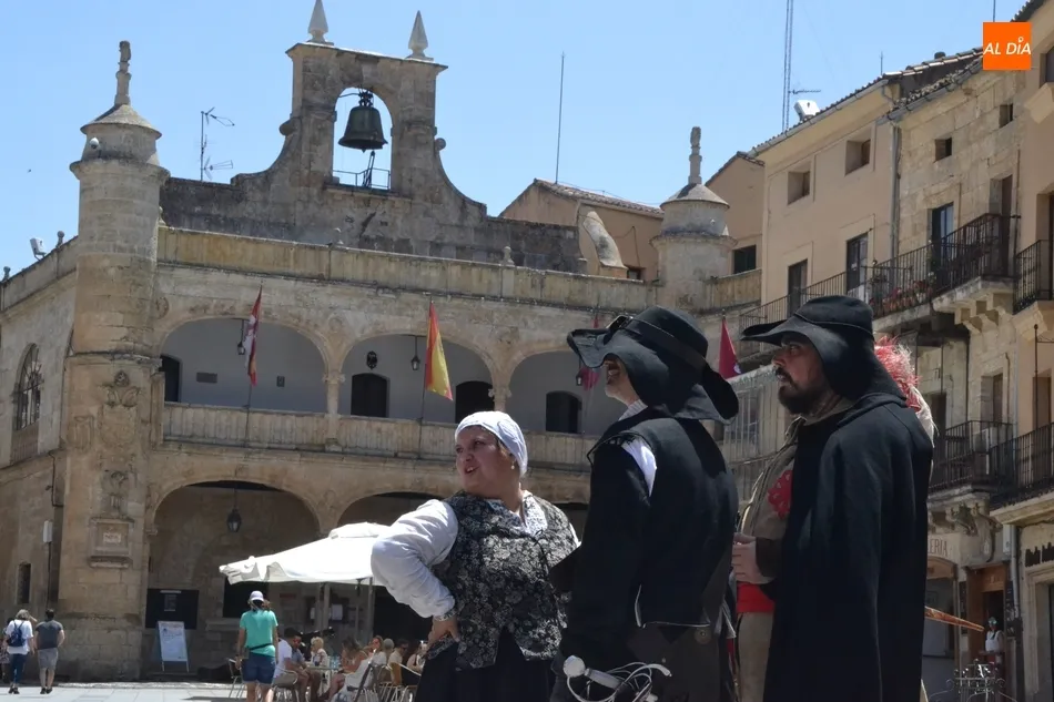 Foto 7 - La actual bandera de Espa&ntilde;a vuelve a ondear en la Torre del Homenaje del Parador  