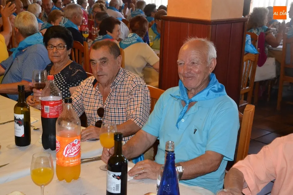 Foto 10 - Los socios de El Porvenir se re&uacute;nen en una comida de confraternizaci&oacute;n  