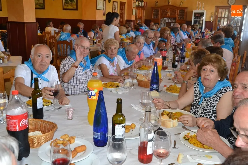 Foto 6 - Los socios de El Porvenir se re&uacute;nen en una comida de confraternizaci&oacute;n  