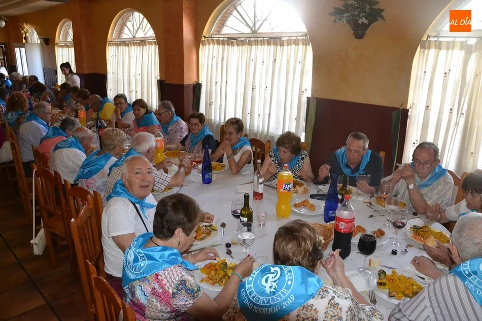 Foto 3 - Los socios de El Porvenir se re&uacute;nen en una comida de confraternizaci&oacute;n  