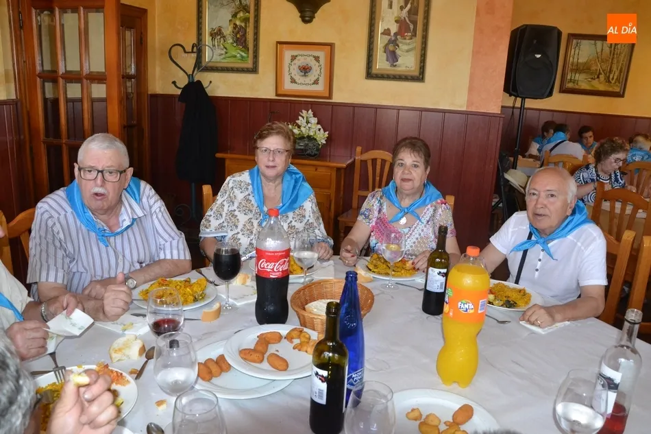 Foto 4 - Los socios de El Porvenir se re&uacute;nen en una comida de confraternizaci&oacute;n  