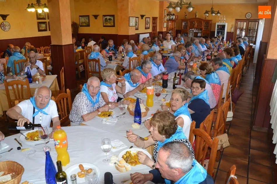 Foto 7 - Los socios de El Porvenir se re&uacute;nen en una comida de confraternizaci&oacute;n  