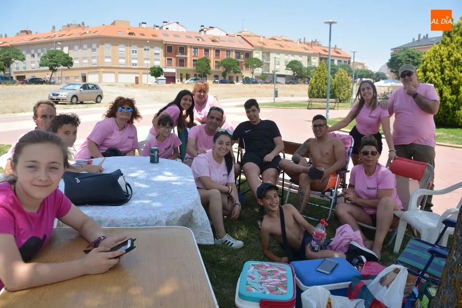 Foto 3 - Los vecinos de Pizarrales comparten una sabrosa paella en el parque Valhondo