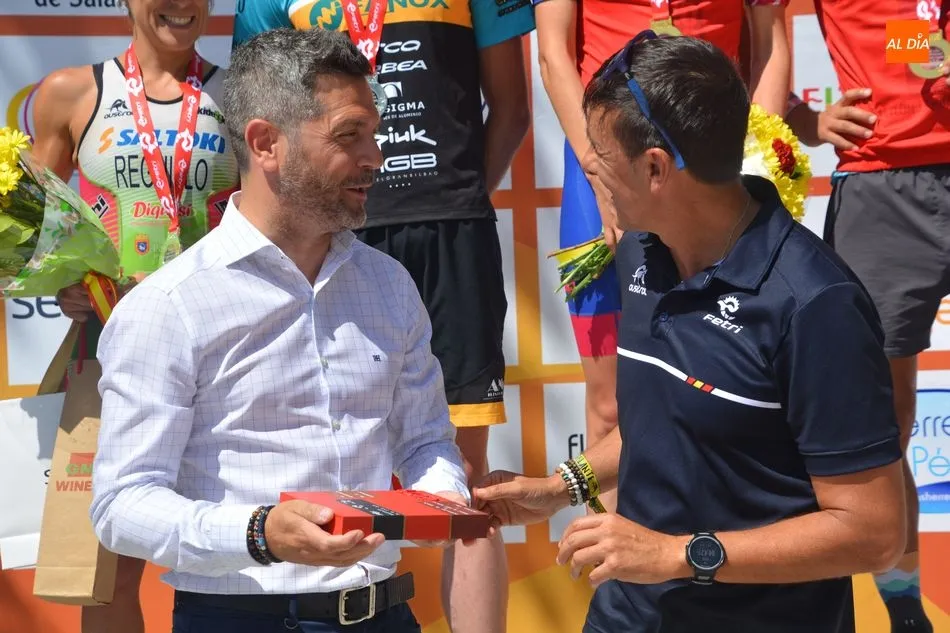 Foto 6 - Francesc Godoy y Helene Alberdi, nuevos campeones de Espa&ntilde;a de Triatl&oacute;n en Larga Distancia  