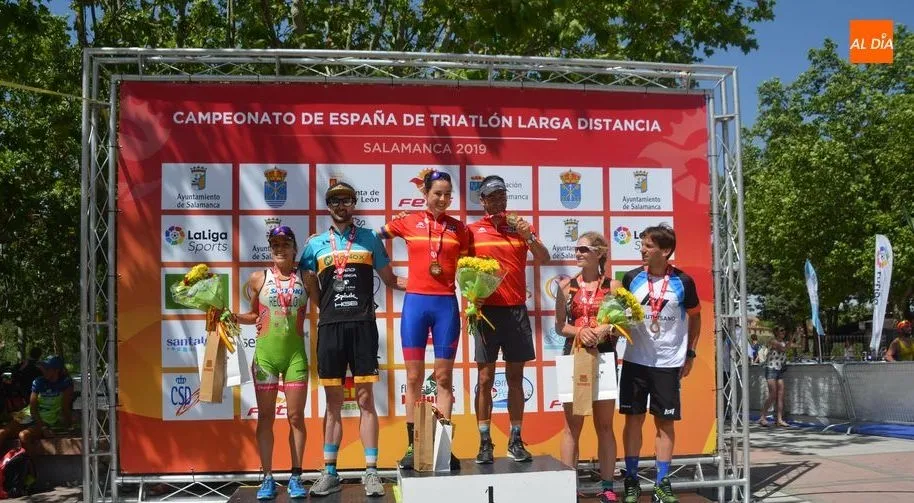 Ganadores femeninos y masculinos de la competición de larga distancia/ Lydia González