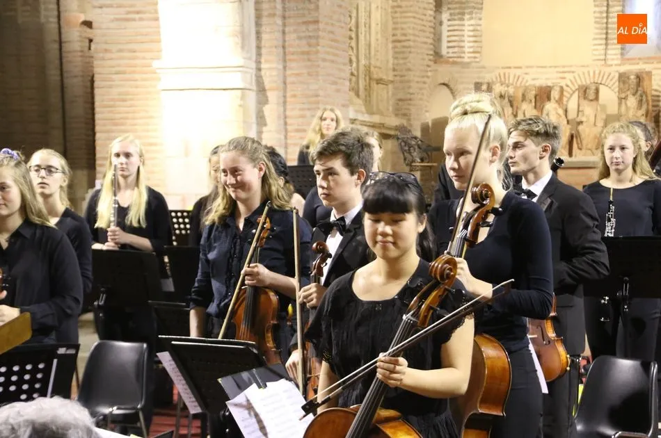 Foto 10 - La Joven Orquesta de Vermont act&uacute;a en Alba de Tormes