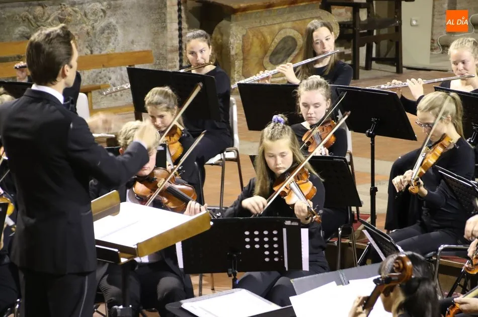 Foto 2 - La Joven Orquesta de Vermont act&uacute;a en Alba de Tormes