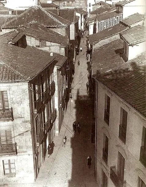 Foto 3 - La calle del Prior, historia de Salamanca