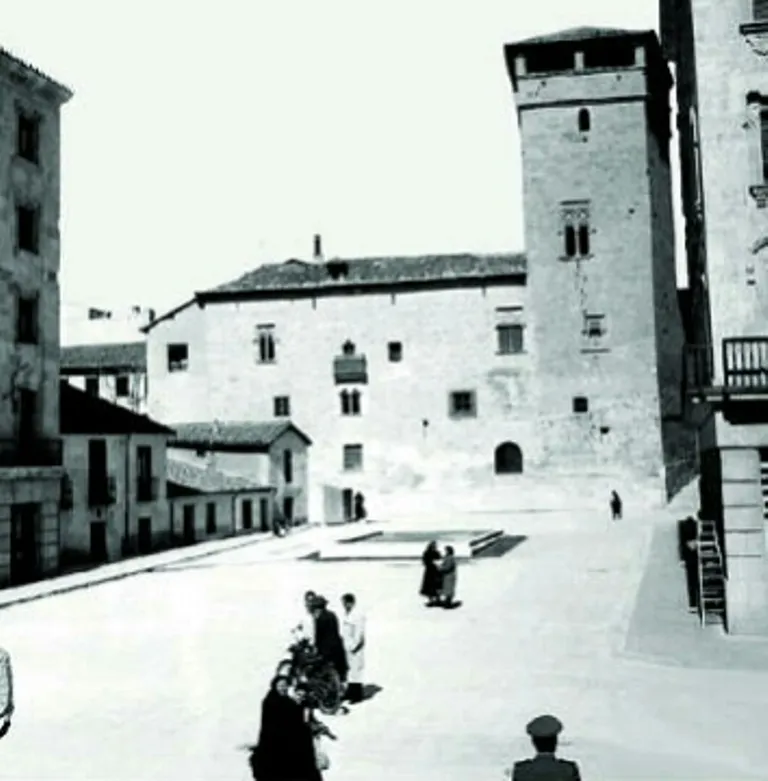Foto 2 - La plaza de la Constituci&oacute;n y su origen en 1954