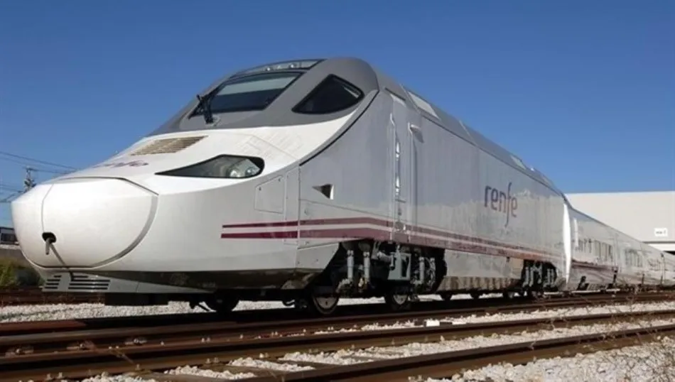 Esta consolidada iniciativa ofrece un servicio diario extra que une las ciudades durante el periodo estival. Foto de Europa Press