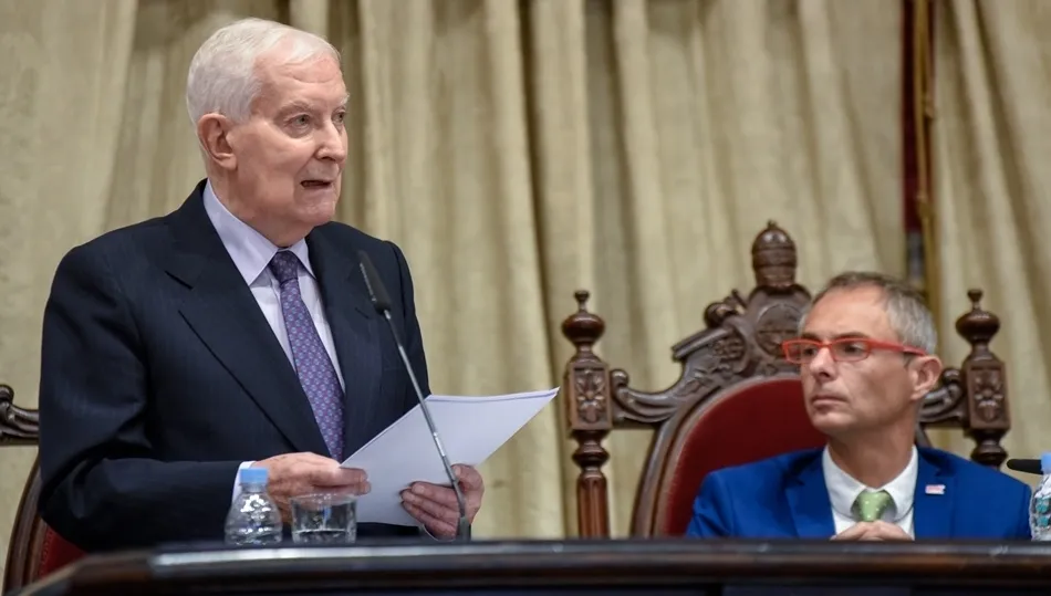 El director honorario de la Real Academia Española y del Instituto Cervantes, Víctor García de la Concha, en el Paraninfo de la USAL. Foto USAL