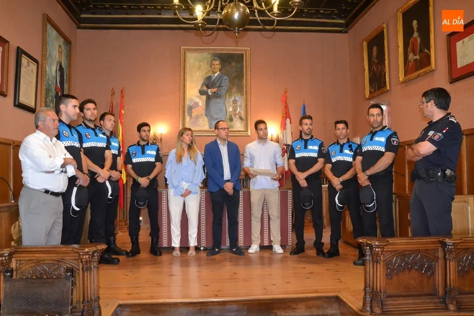 Foto 10 - La Polic&iacute;a Local da la bienvenida a sus 7 nuevos agentes, con los que solventa su &ldquo;situaci&oacute;n...